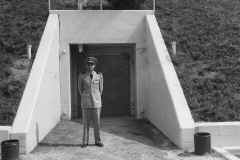 1963 SEP - Lewes DE - USN ComSta OIC Lt Warren Page.jpg (608545 bytes)